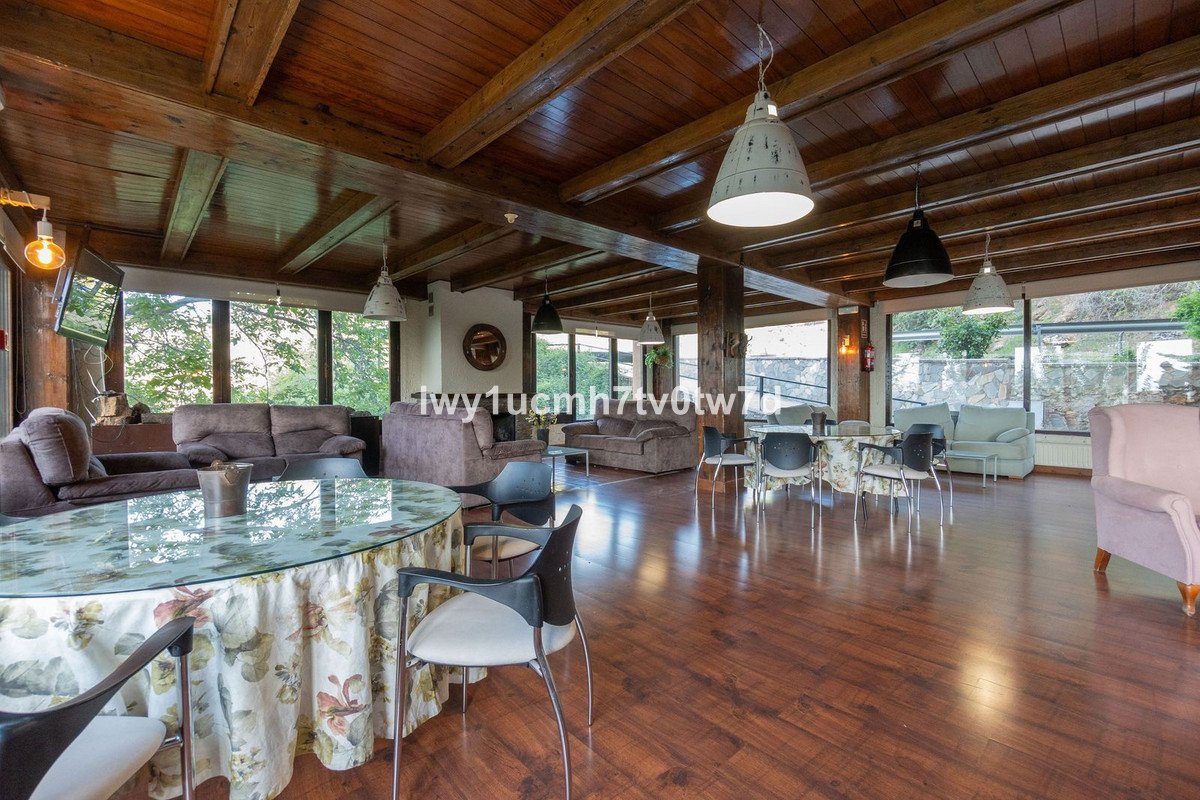 52 Bed Hotel in Sierra Nevada