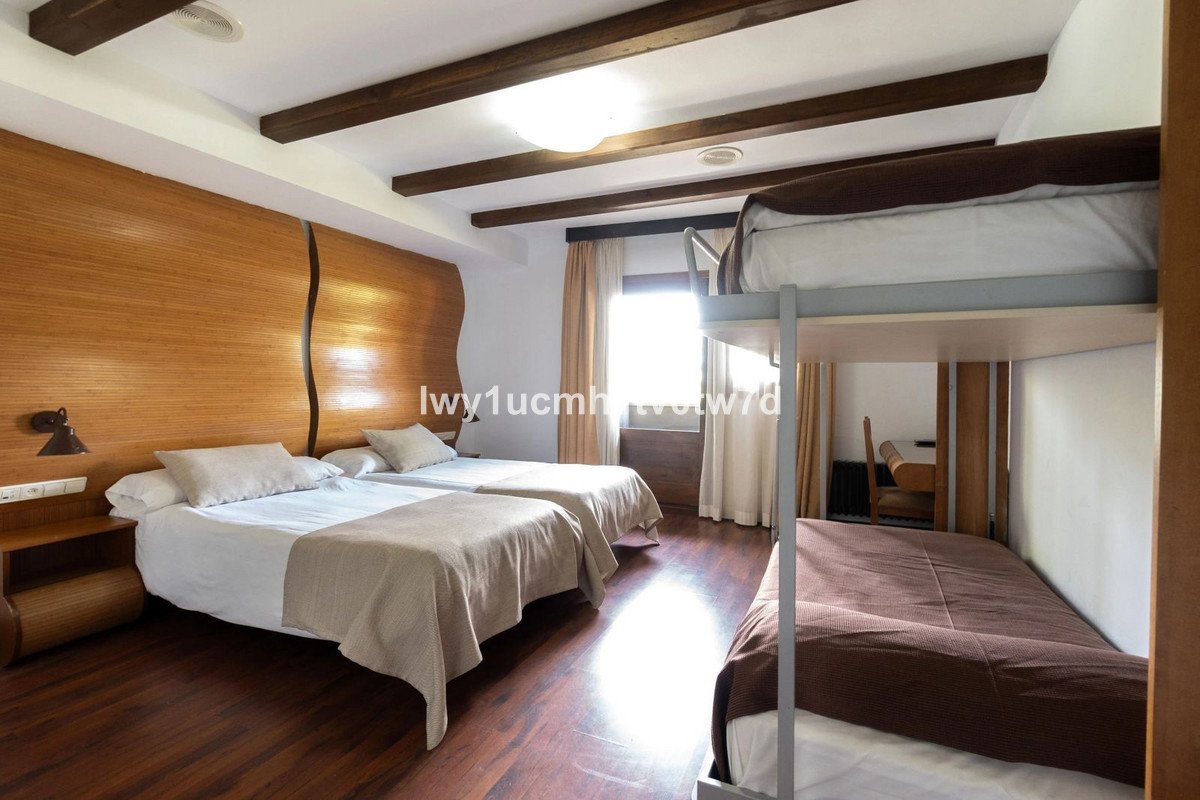 52 Bed Hotel in Sierra Nevada
