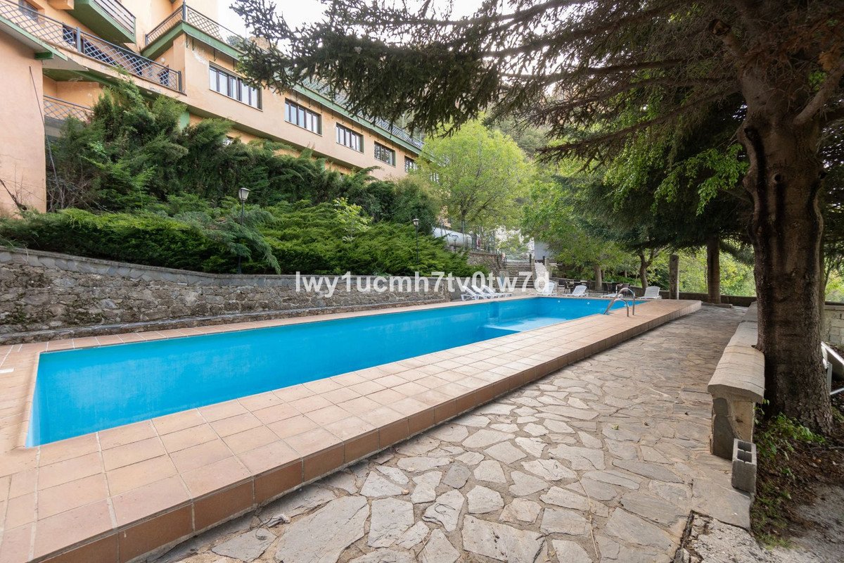 52 Bed Hotel in Sierra Nevada