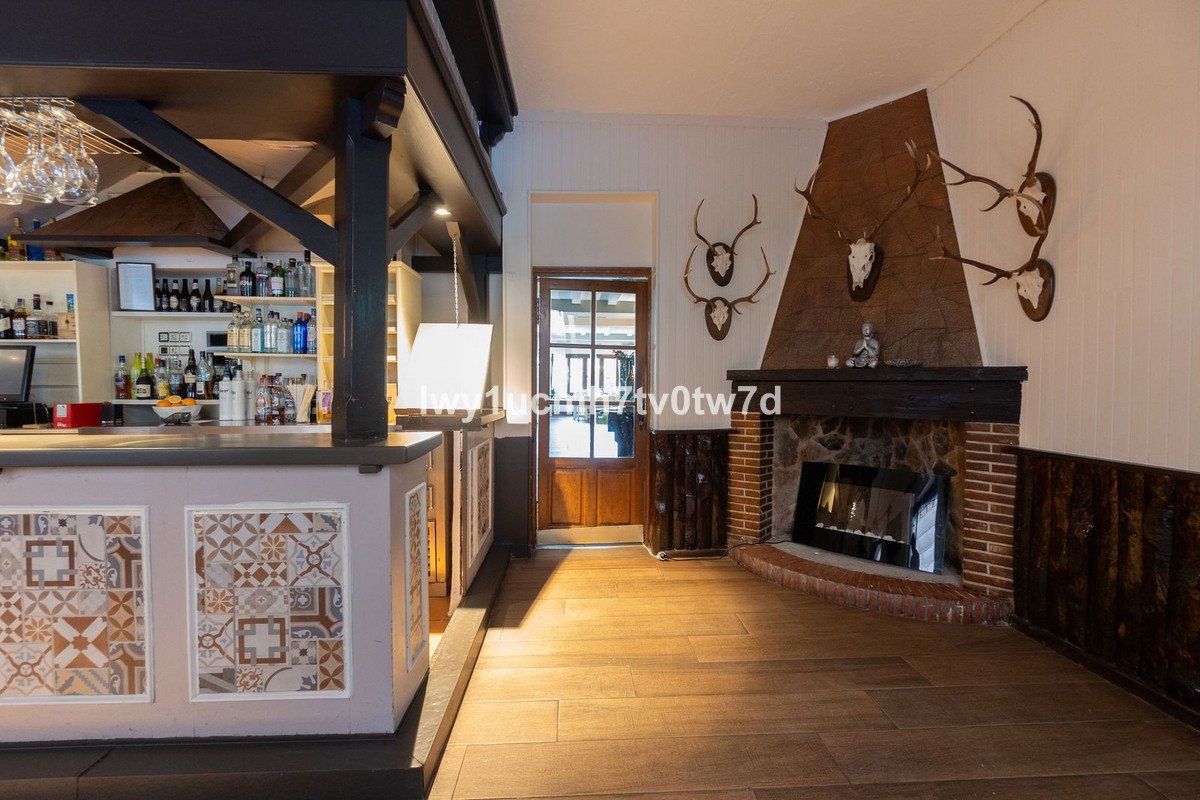 52 Bed Hotel in Sierra Nevada