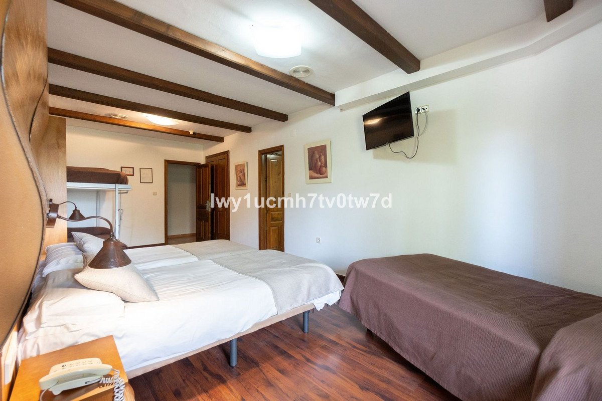 52 Bed Hotel in Sierra Nevada