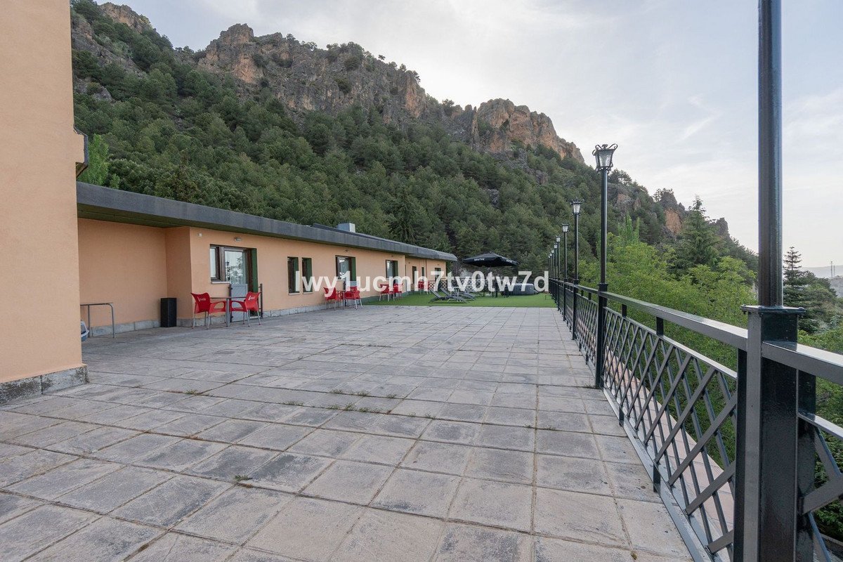 52 Bed Hotel in Sierra Nevada