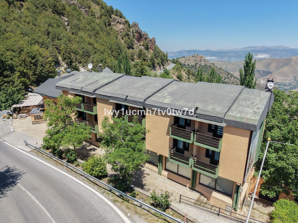 52 Bed Hotel in Sierra Nevada