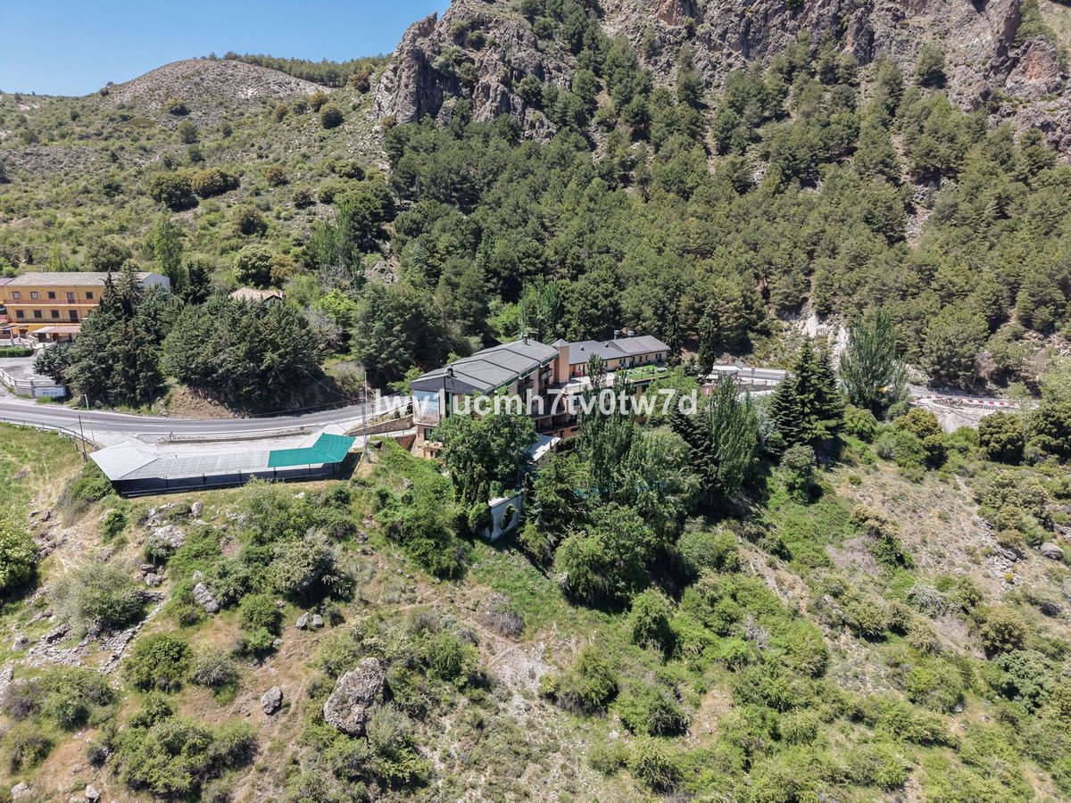 52 Bed Hotel in Sierra Nevada