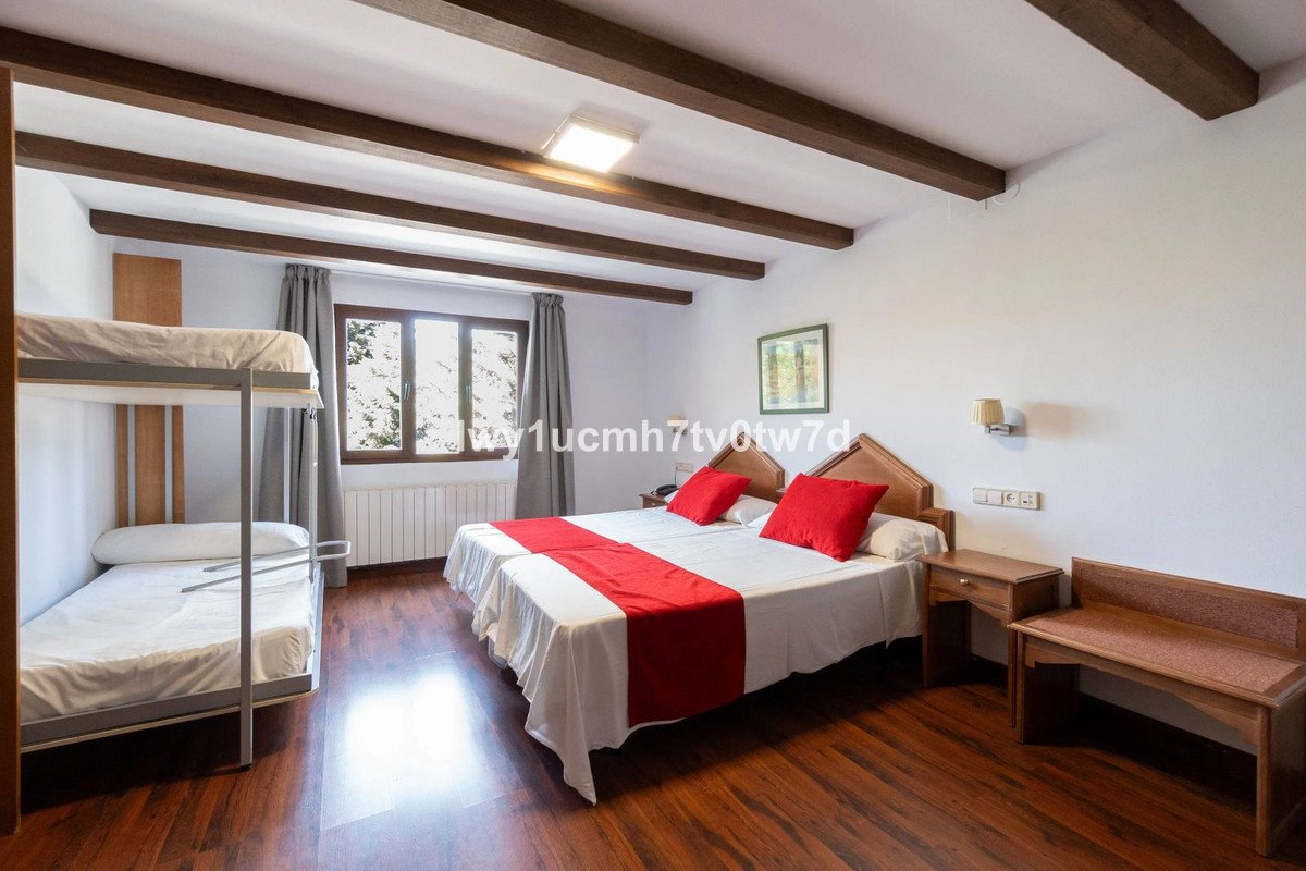 52 Bed Hotel in Sierra Nevada