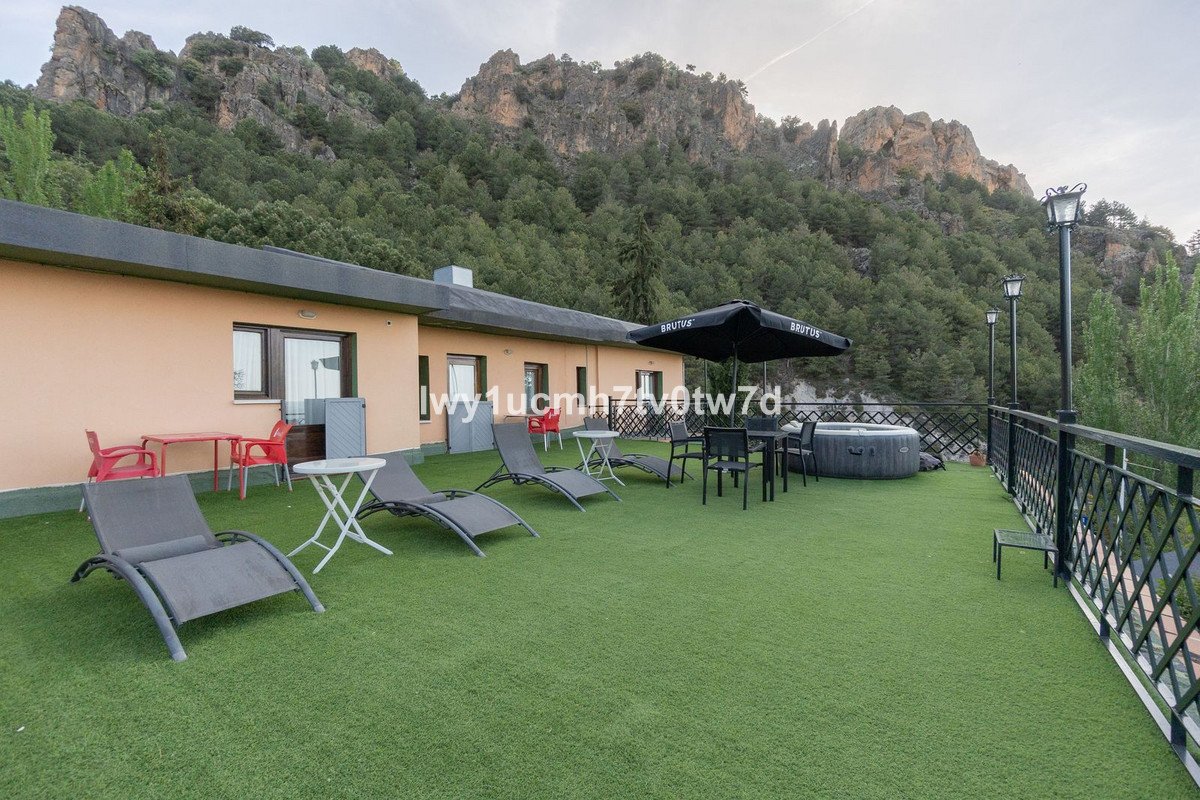 52 Bed Hotel in Sierra Nevada