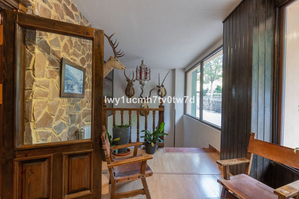 52 Bed Hotel in Sierra Nevada