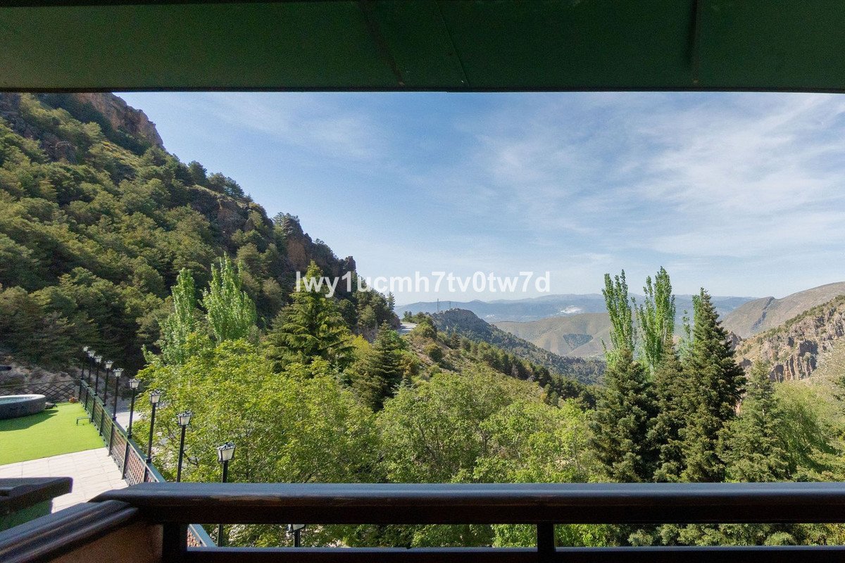 52 Bed Hotel in Sierra Nevada