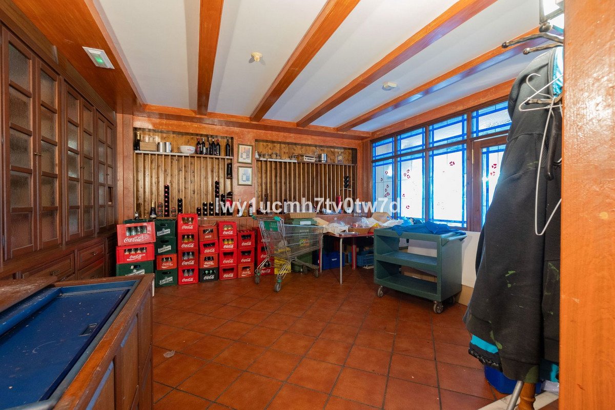 52 Bed Hotel in Sierra Nevada