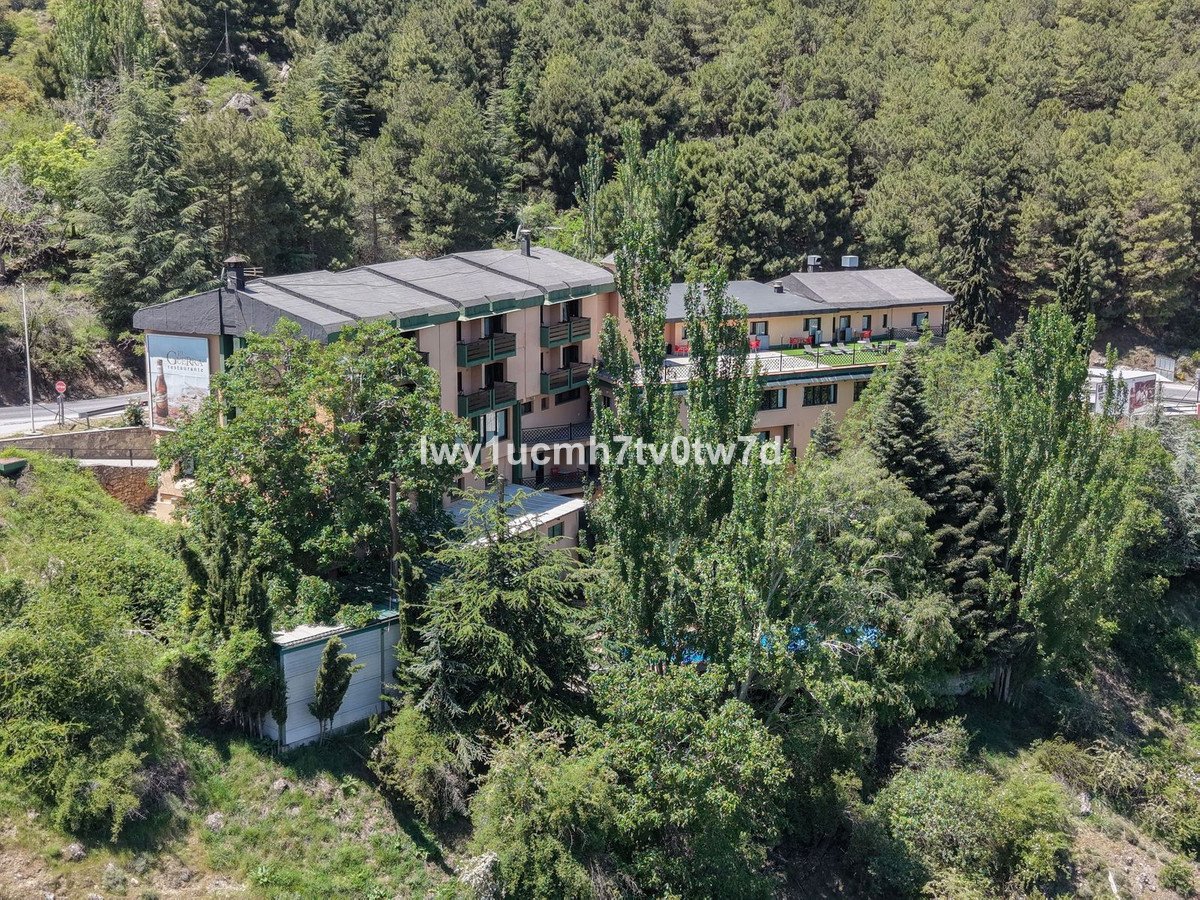 52 Bed Hotel in Sierra Nevada