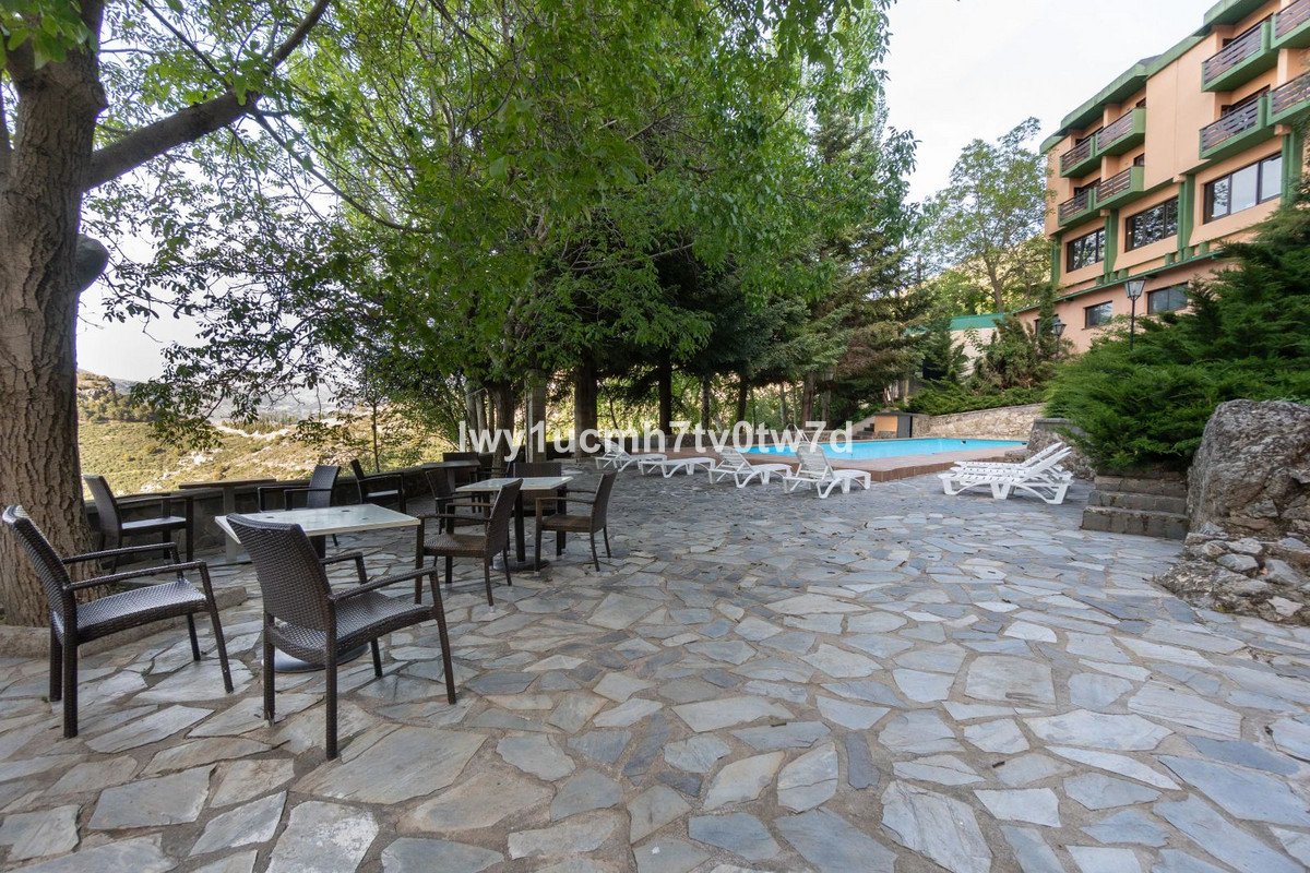 52 Bed Hotel in Sierra Nevada