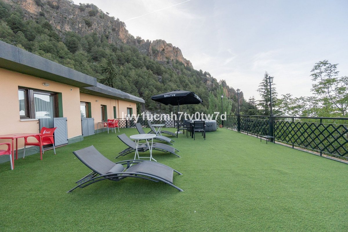 52 Bed Hotel in Sierra Nevada