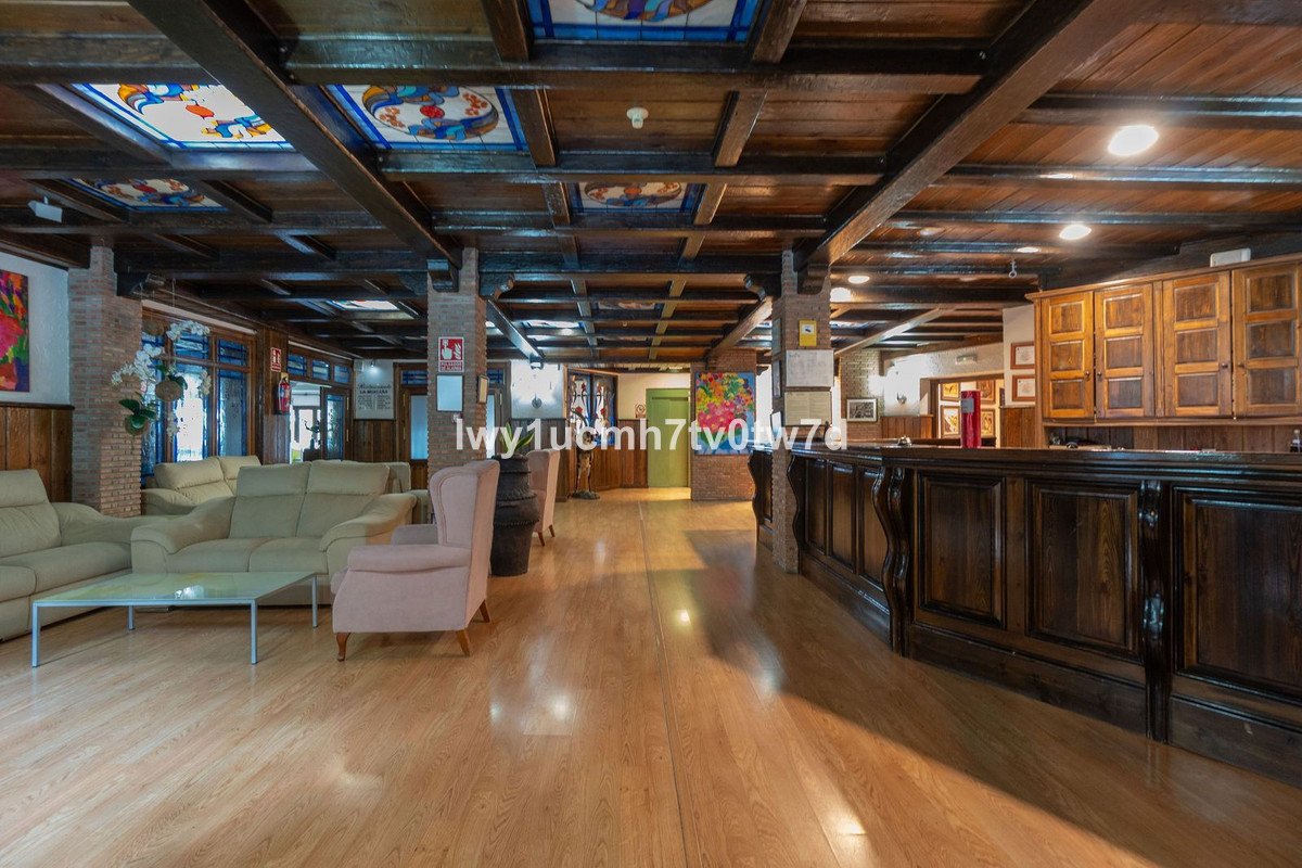 52 Bed Hotel in Sierra Nevada