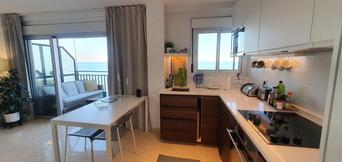 2 Bed Middle Floor Apartment in Fuengirola