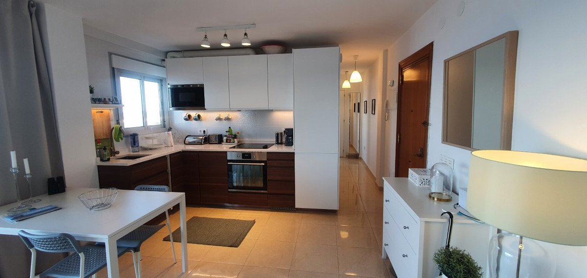 2 Bed Middle Floor Apartment in Fuengirola