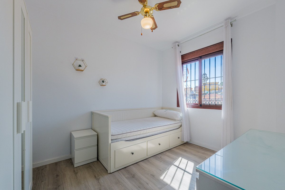 6 Bed Semi-Detached House in Puerto de la Torre