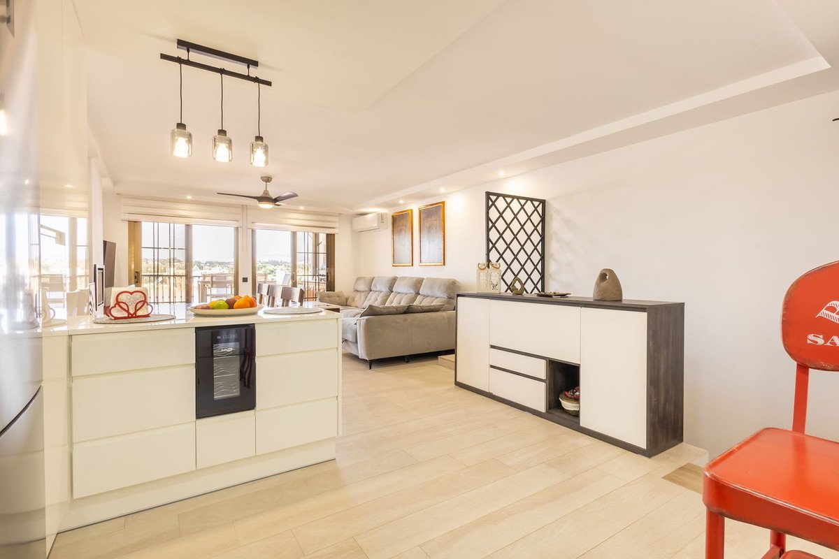 3 Bed Middle Floor Apartment in Fuengirola