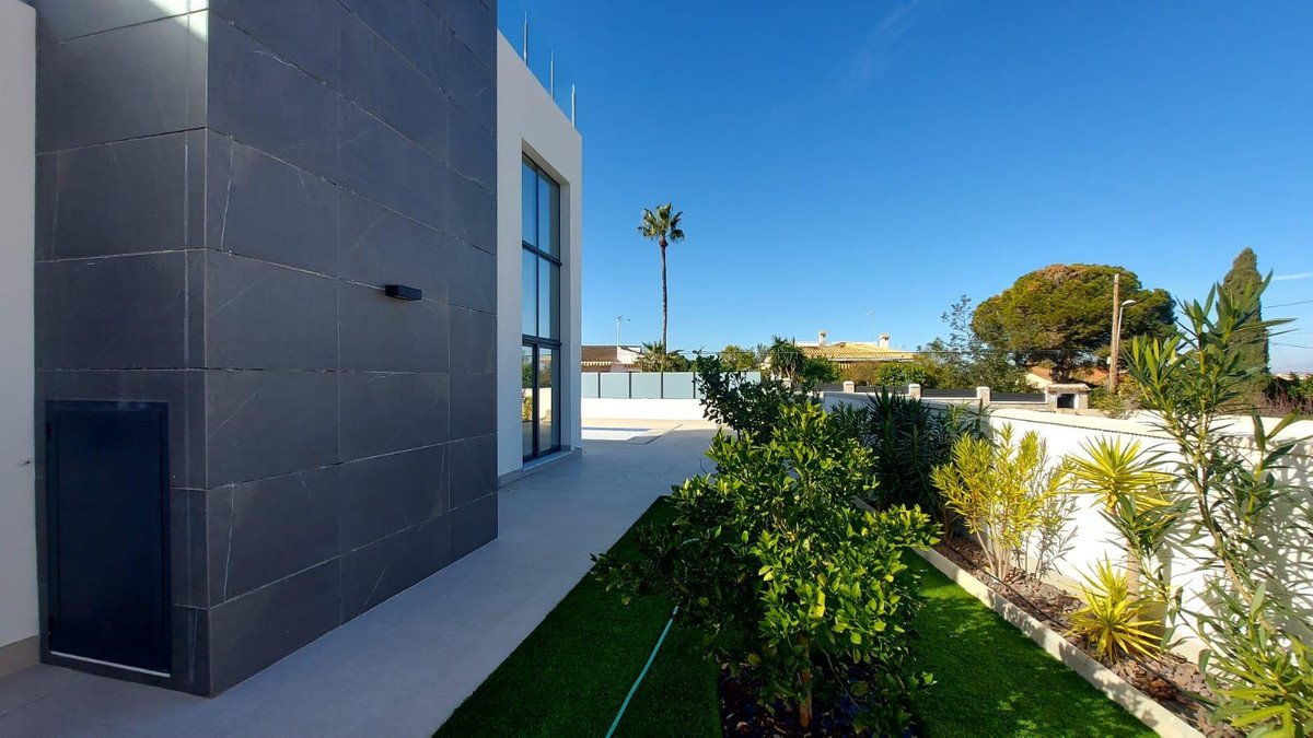 3 Bed Townhouse in Los Balcones