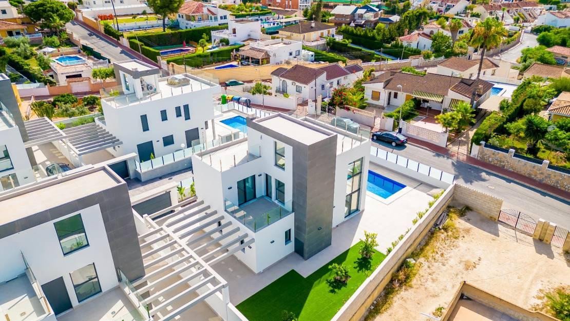 3 Bed Townhouse in Los Balcones