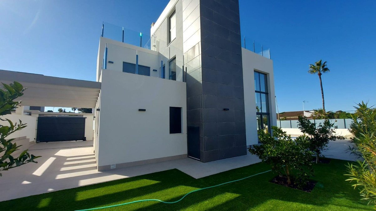 3 Bed Townhouse in Los Balcones