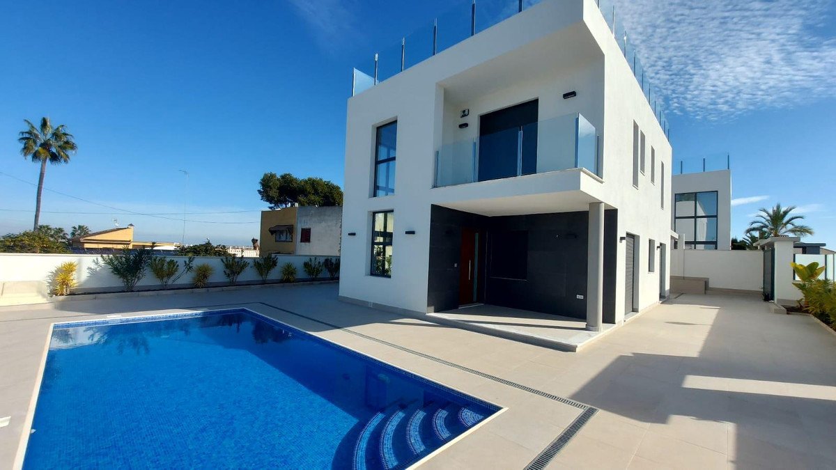 3 Bed Townhouse in Los Balcones
