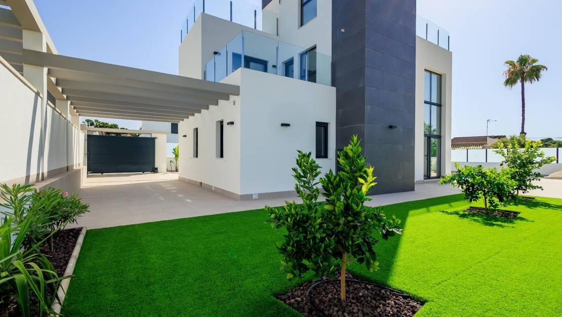 3 Bed Townhouse in Los Balcones