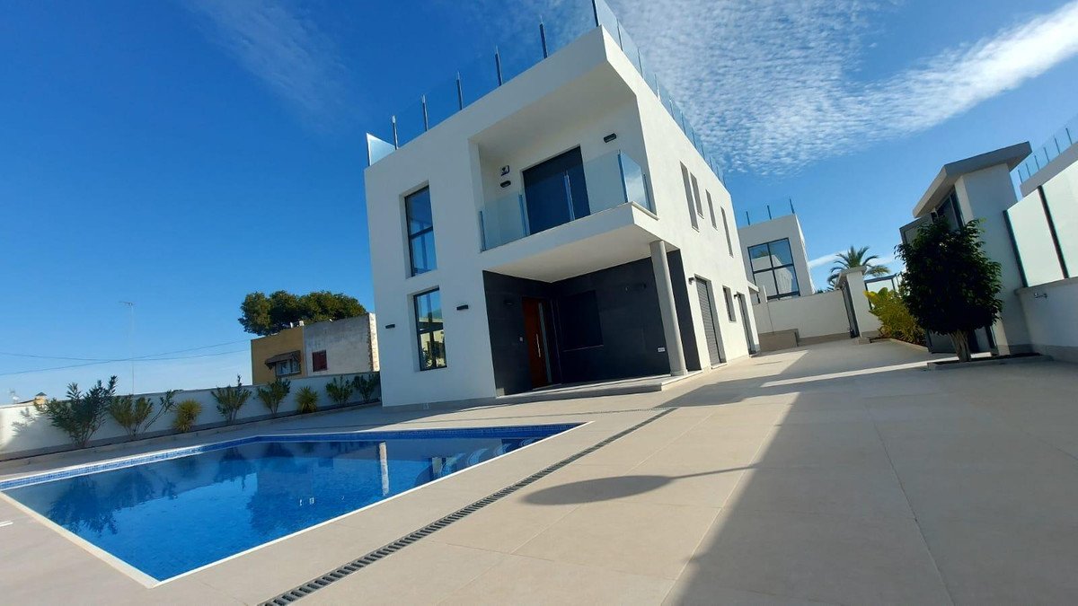 3 Bed Townhouse in Los Balcones