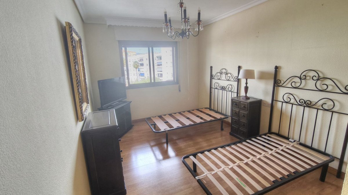 4 Bed Middle Floor Apartment in San Pedro de Alcántara