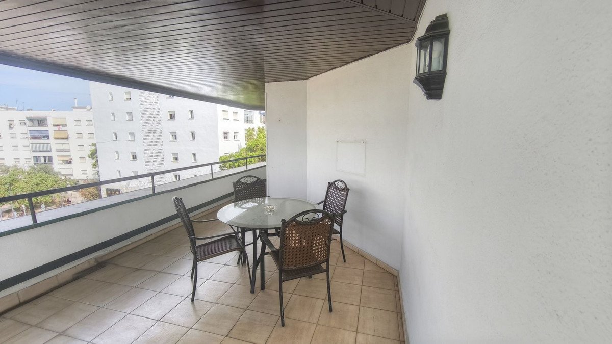4 Bed Middle Floor Apartment in San Pedro de Alcántara