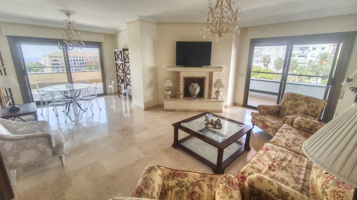 4 Bed Middle Floor Apartment in San Pedro de Alcántara