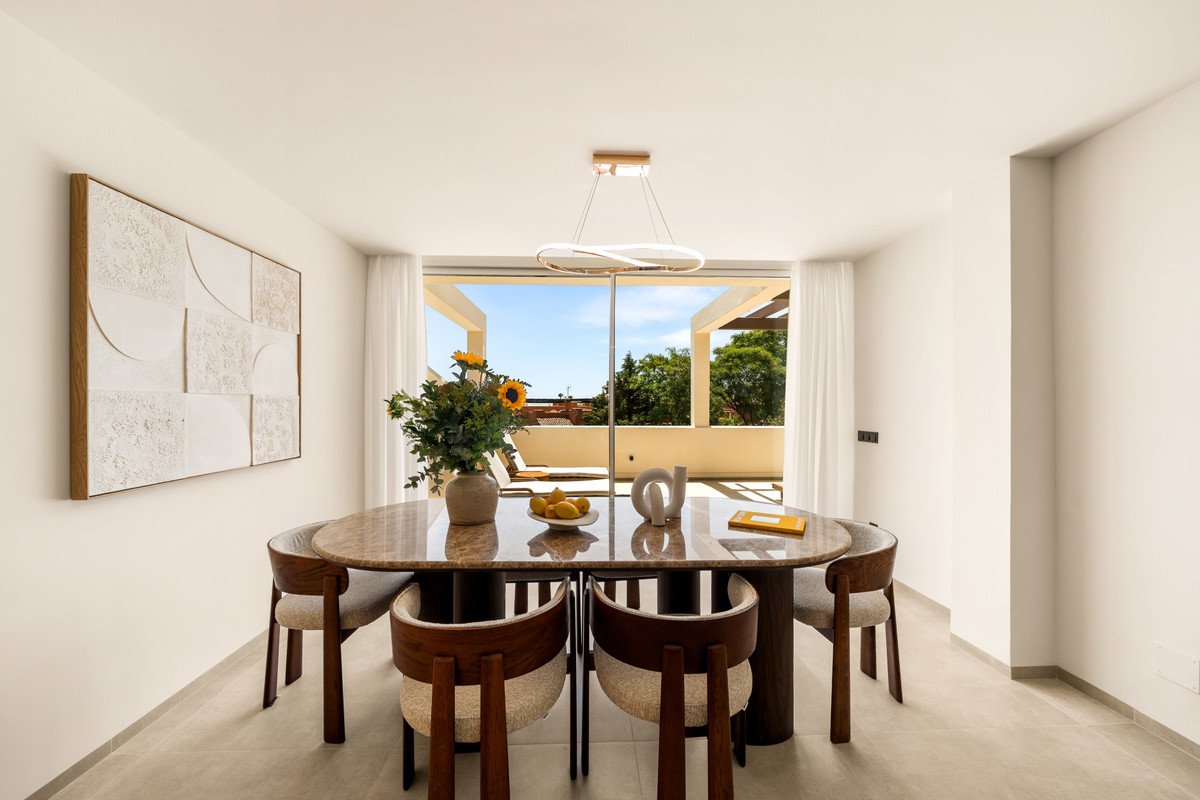 3 Bed Middle Floor Apartment in Nueva Andalucía