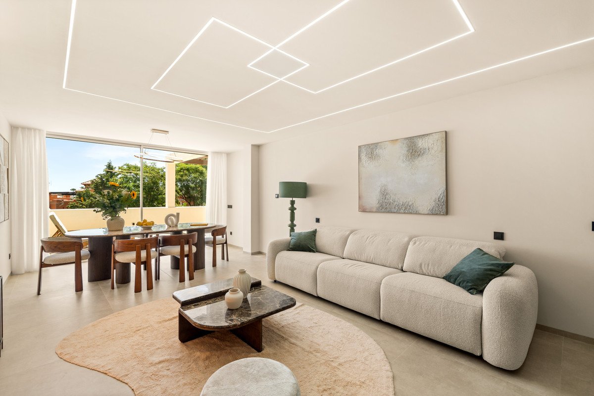 3 Bed Middle Floor Apartment in Nueva Andalucía