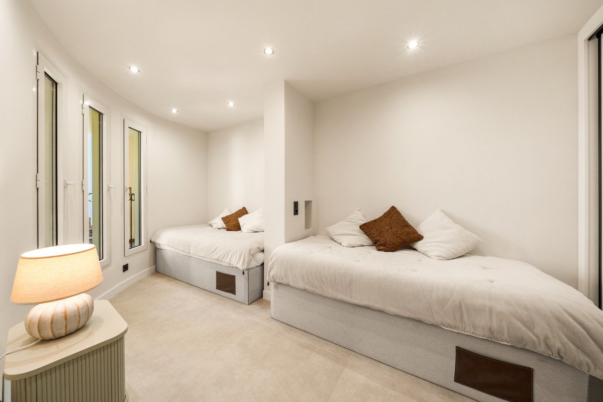 3 Bed Middle Floor Apartment in Nueva Andalucía