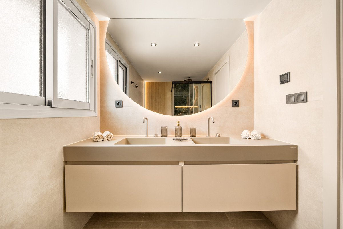 3 Bed Middle Floor Apartment in Nueva Andalucía