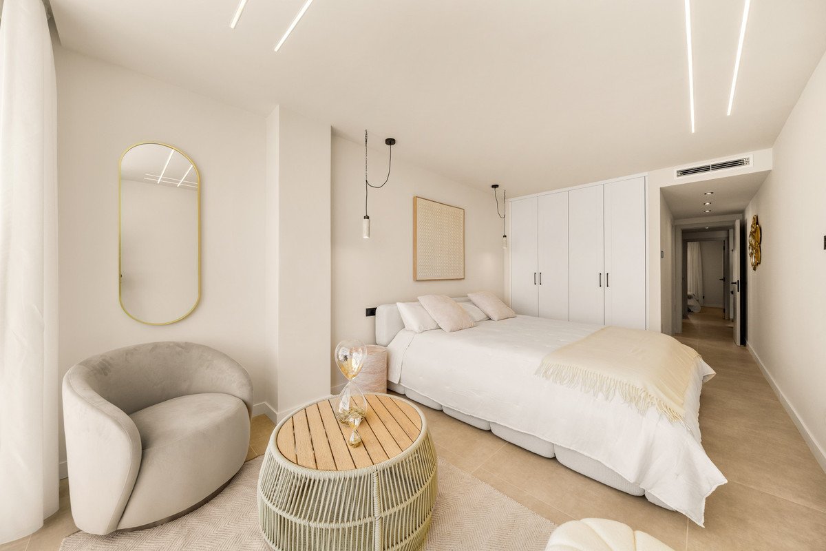 3 Bed Middle Floor Apartment in Nueva Andalucía