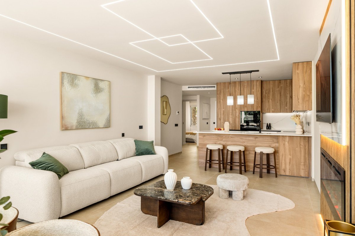 3 Bed Middle Floor Apartment in Nueva Andalucía