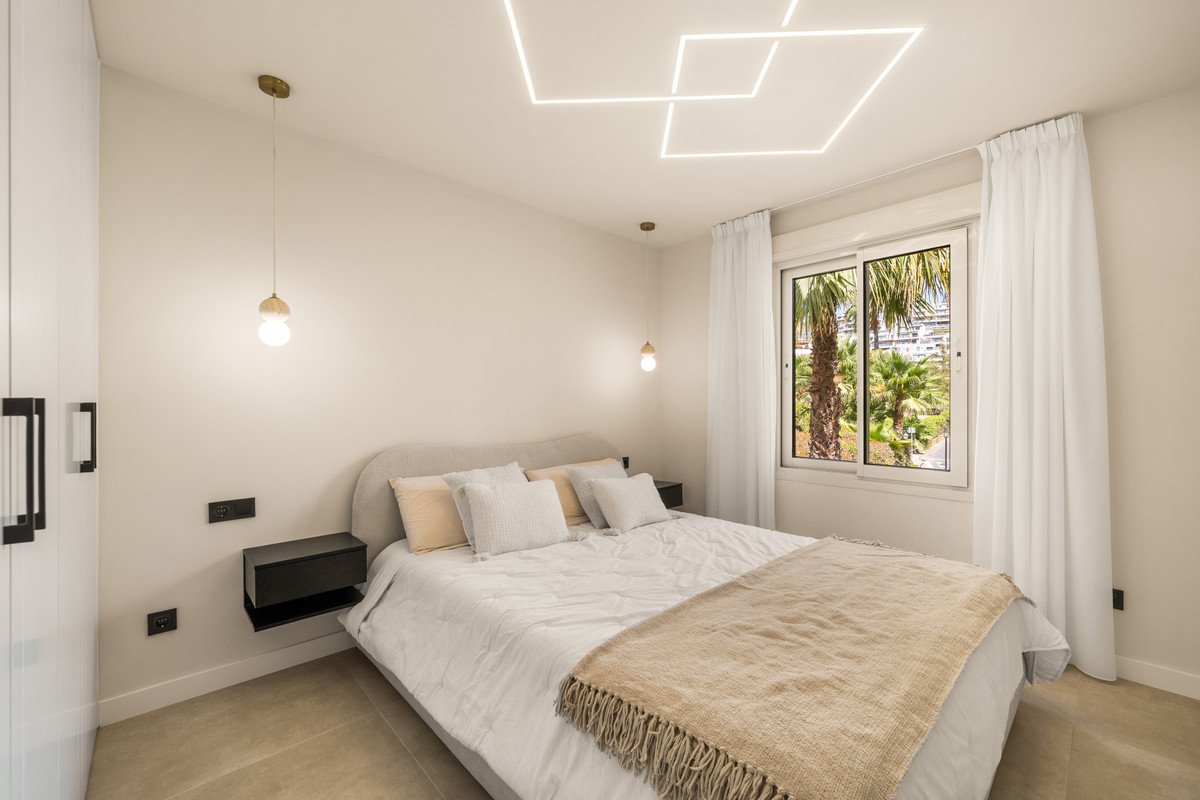 3 Bed Middle Floor Apartment in Nueva Andalucía