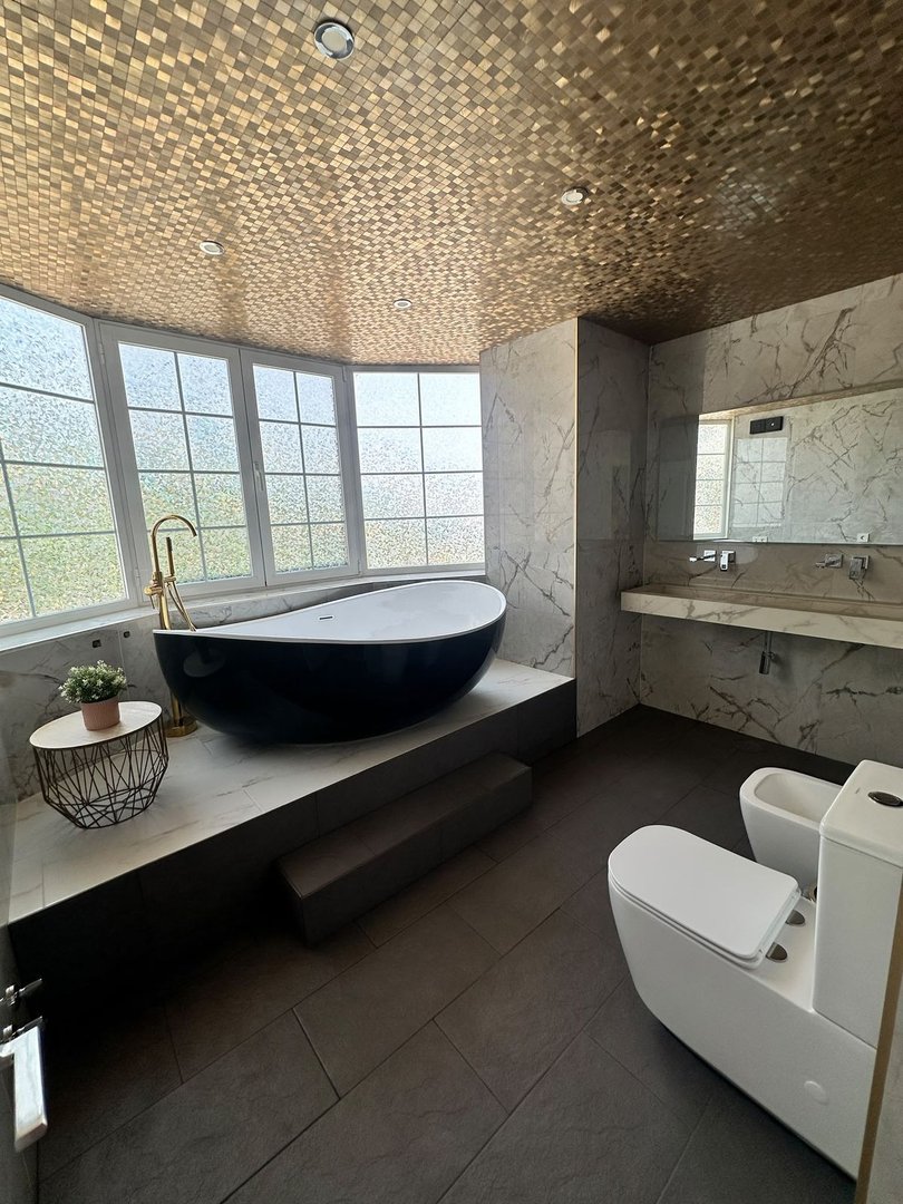 5 Bed Detached Villa in Estepona