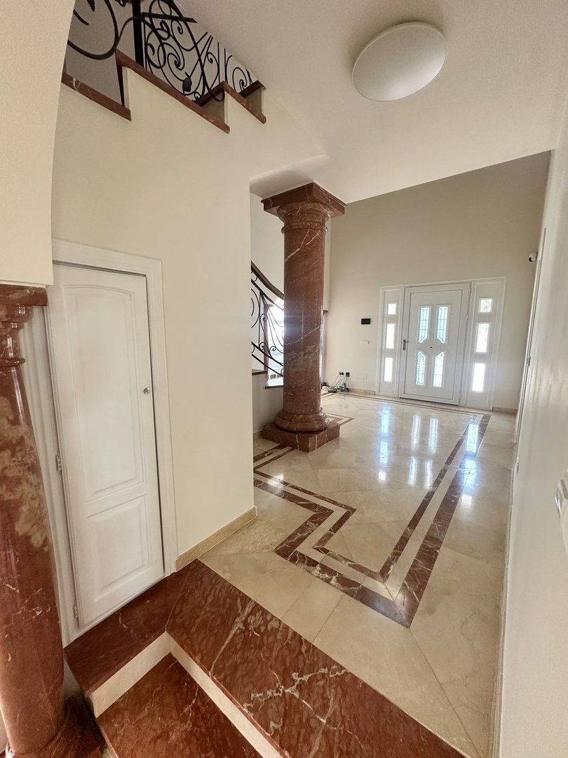 5 Bed Detached Villa in Estepona