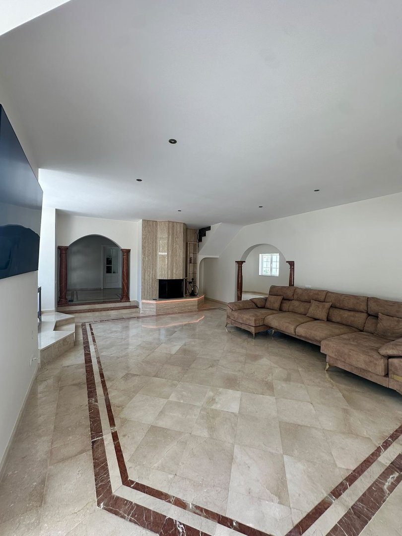 5 Bed Detached Villa in Estepona