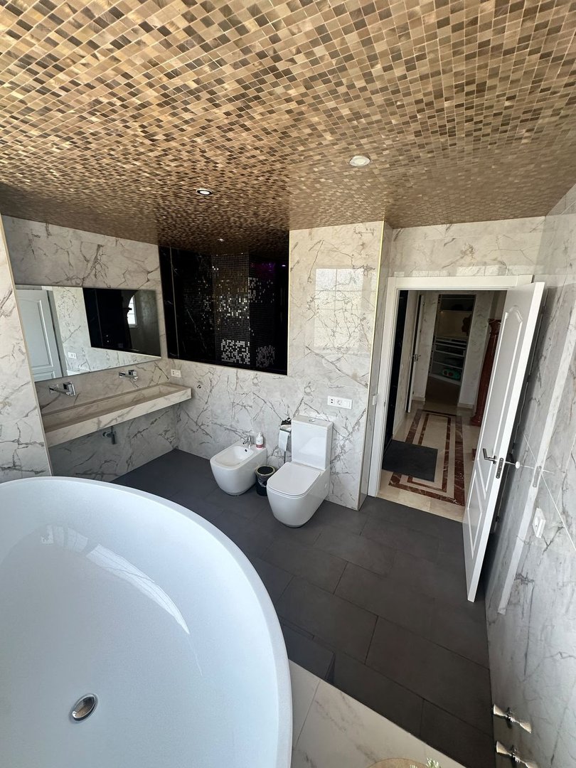 5 Bed Detached Villa in Estepona