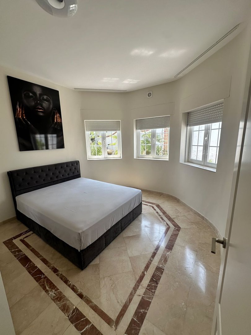 5 Bed Detached Villa in Estepona
