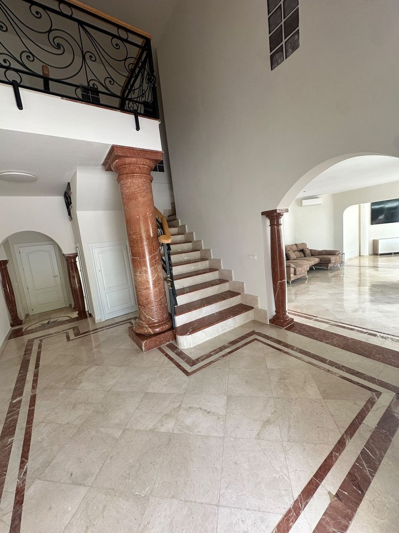 5 Bed Detached Villa in Estepona