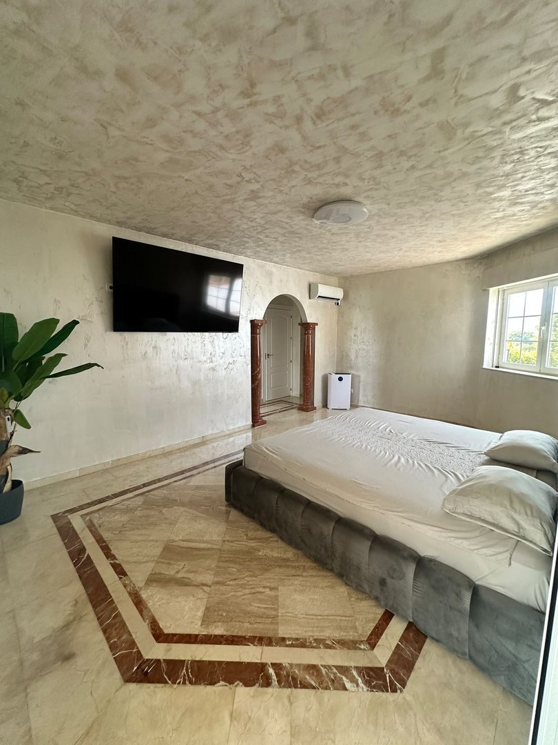 5 Bed Detached Villa in Estepona