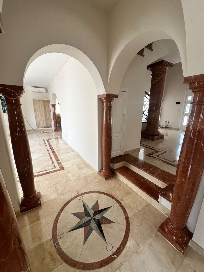 5 Bed Detached Villa in Estepona