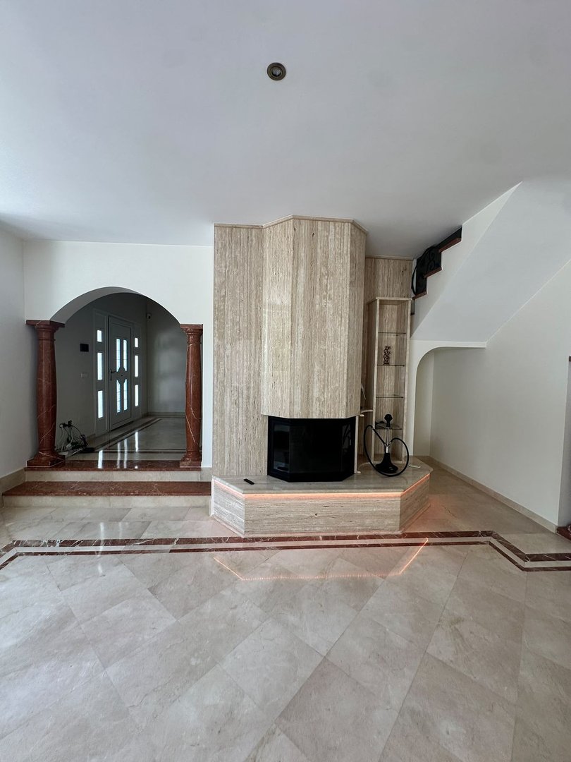 5 Bed Detached Villa in Estepona