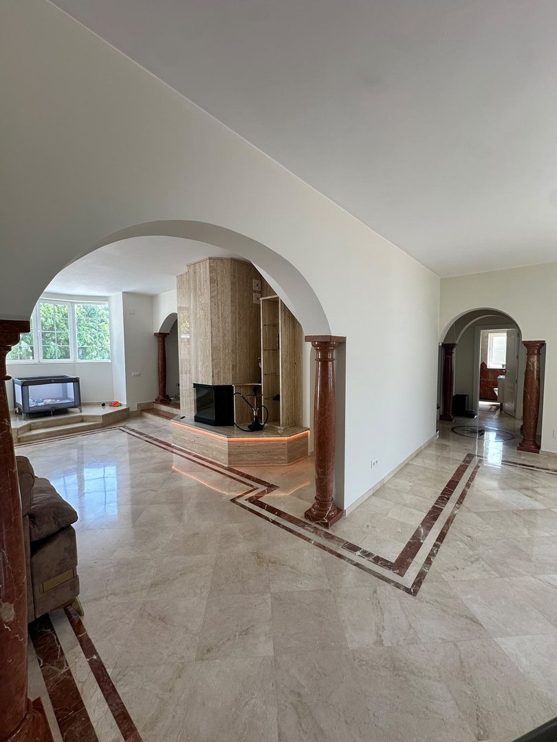 5 Bed Detached Villa in Estepona