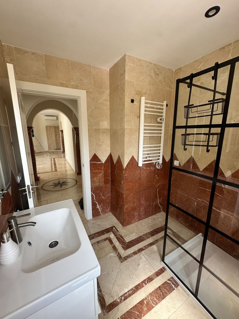 5 Bed Detached Villa in Estepona