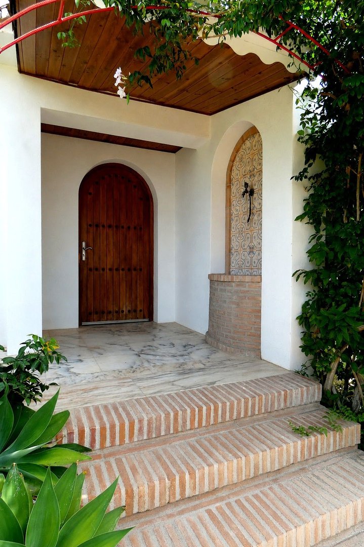 5 Bed Detached Villa in Marbella
