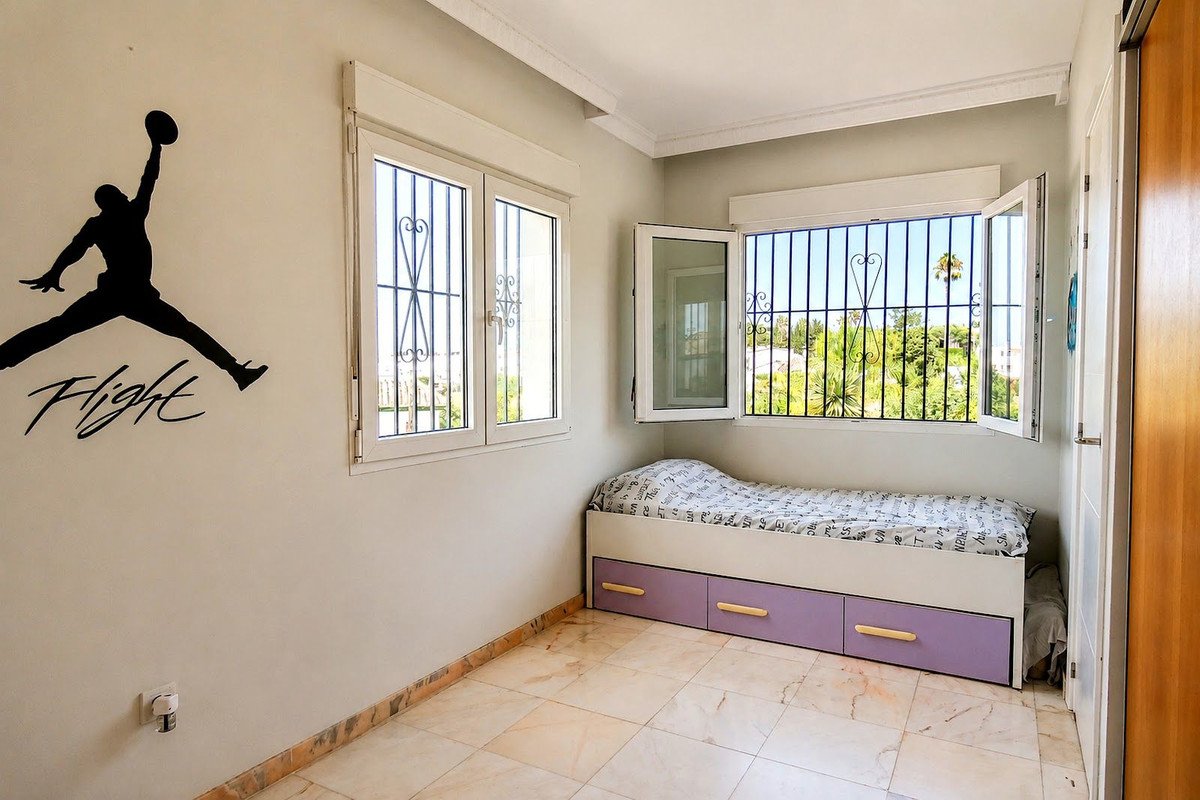 5 Bed Detached Villa in Marbella